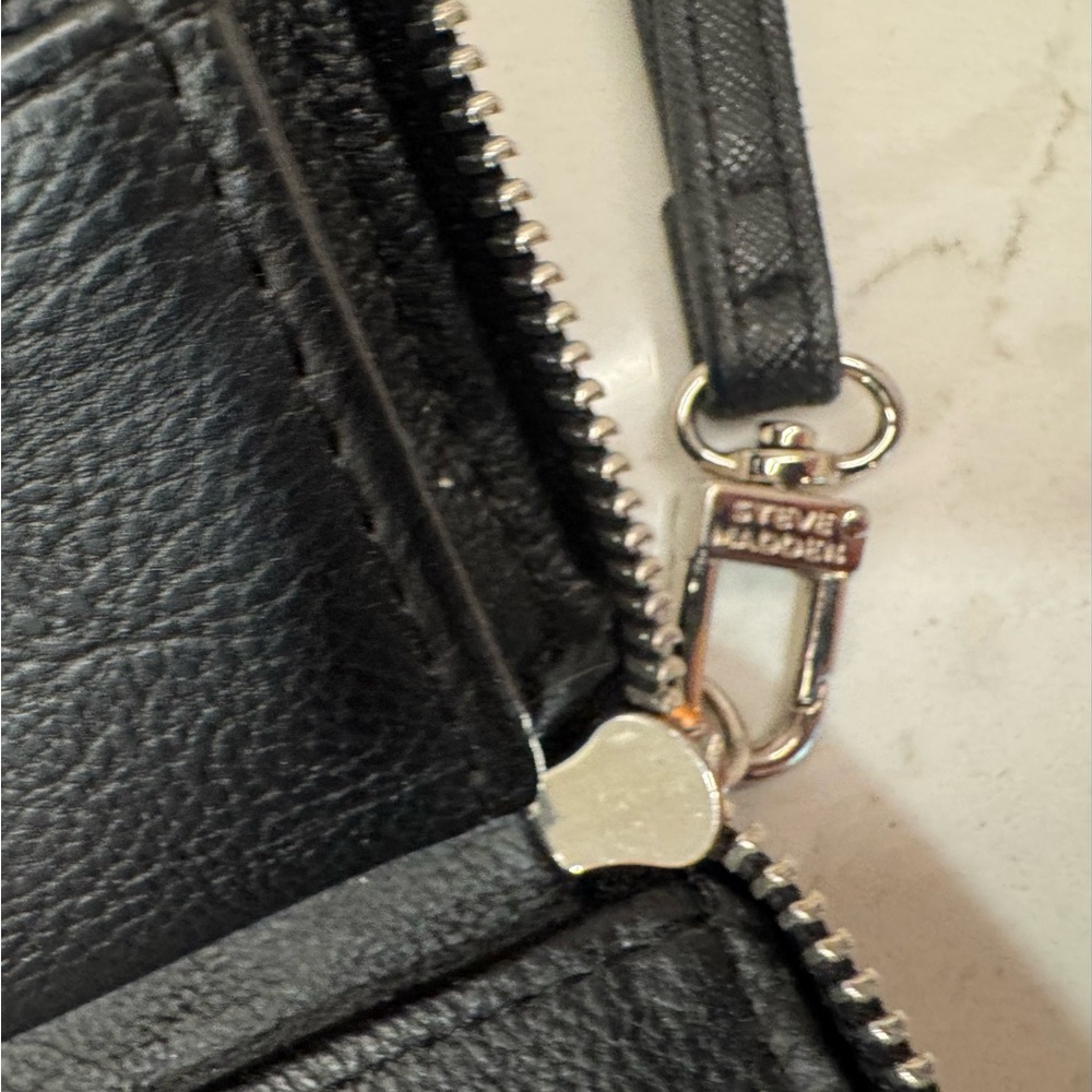 Steve Madden Black Zip-Around Wristlet Wallet Clutch – Multi-Card Organizer 🖤✨ - Picture 7 of 8